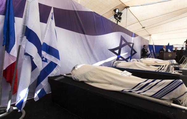 Netanyahu pide unidad frente al terrorismo en el entierro de víctimas judías