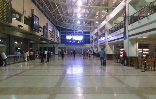 El aeropuerto internacional de Caracas, semidesierto.