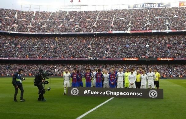 Barcelona y Real Madrid guardan un minuto de silencio por las víctimas del accidente del Chapecoense