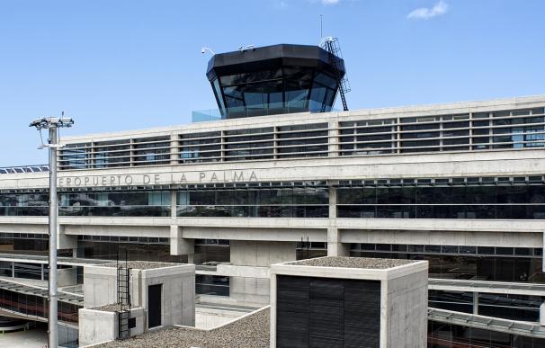 El Aeropuerto de La Palma vuelve a estar operativo tras mejorar el tiempo