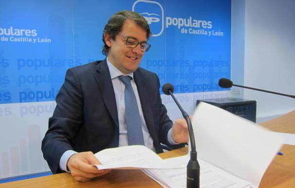 Fernández Mañueco ve las mociones de Podemos como un problema entre la izquierda que pide no trasladar a la sociedad