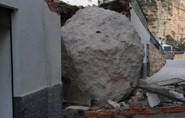 Técnicos del Instituto Geológico se encuentran en Alcalá del Júcar para evaluar los daños por la caída de rocas