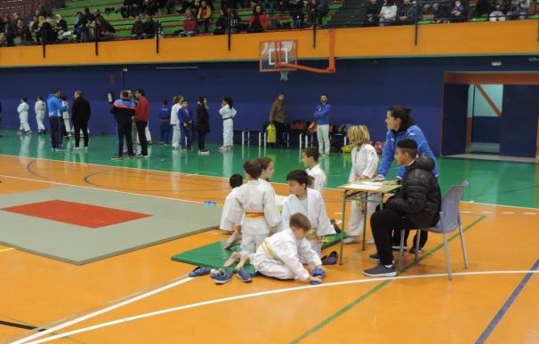 Más de un centenar de niños participan en los Encuentros de Promoción del Judo en Huércal-Overa