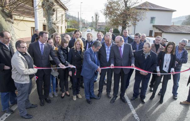 Inaugurada la carretera de Hoznayo a Riaño tras una inversión regional de 3,25 millones