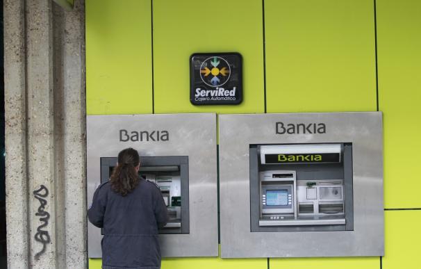 (Amp.) Bankia gana 304 millones hasta marzo, un 28,4% más, el beneficio trimestral más alto de su historia
