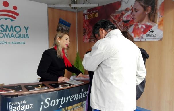 Diputación de Badajoz promociona en la Feria del Queso de Trujillo las denominaciones de origen de la provincia pacense