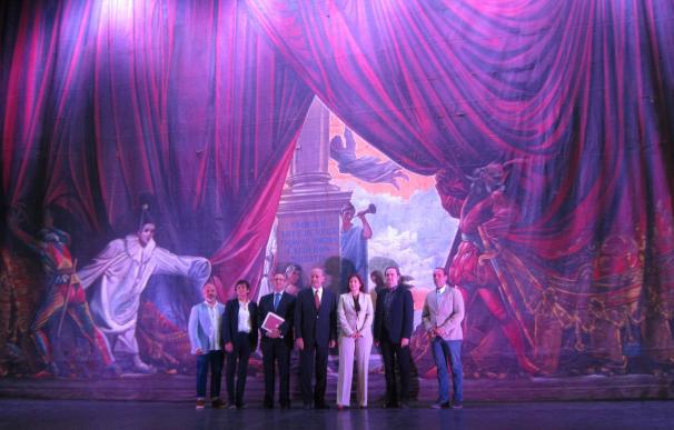 El telón de Ferrándiz del Teatro Cervantes de Málaga se somete a una restauración "compleja y de microcirugía"