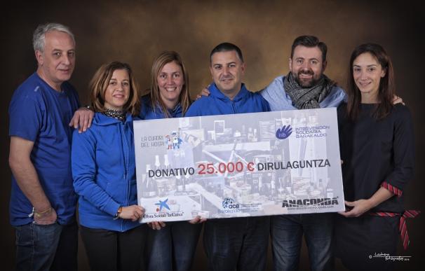 Policías de Barakaldo entregan 25.000 euros recaudados para apoyar la lucha contra el cáncer infantil