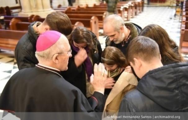 El cardenal Osoro bendecirá hoy durante casi 8 horas a las familias que se acerquen a la Catedral de la Almudena