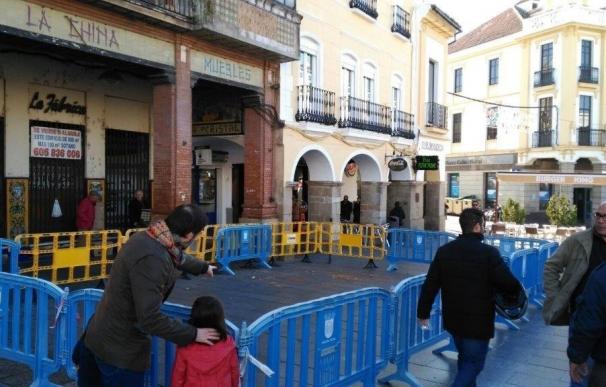 Vallan la fachada del Palacio de La China en Mérida tras un desprendimiento