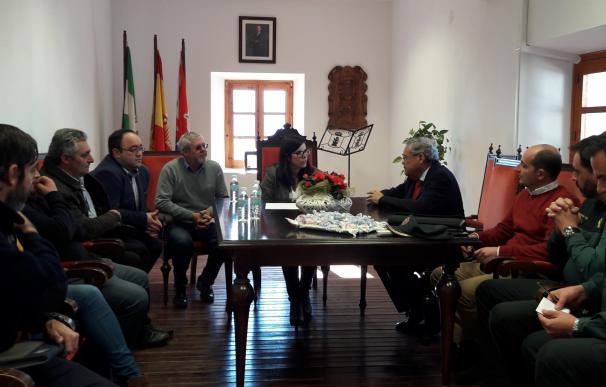 El subdelegado analiza con varios alcaldes de la Alpujarra la seguridad ciudadana en la comarca