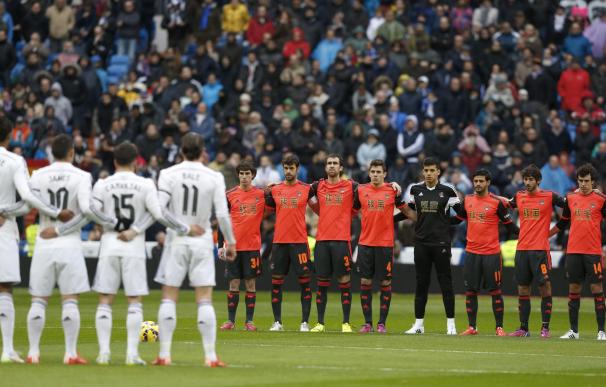 Emotivo minuto de silencio en el Bernabéu