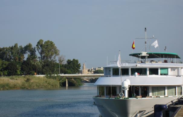 Sevilla recibe al crucerista 150.000 de la 'Belle de Cadix'