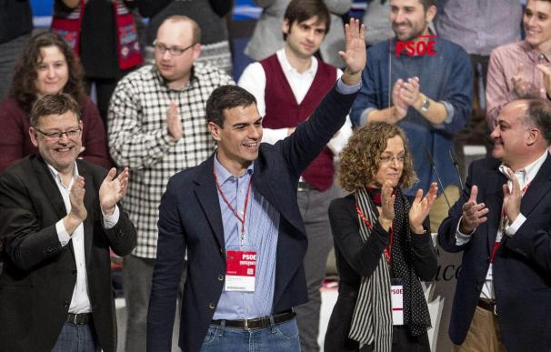 El PSOE pide unidad para frenar los "gritos" de Podemos y el "miedo" del PP