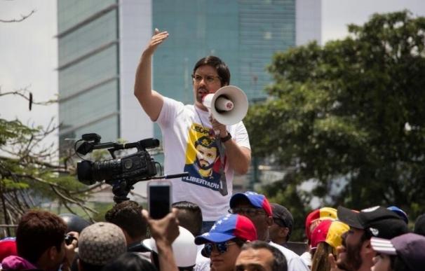 El Gobierno critica la decisión de Maduro de armar y expandir las milicias civiles de apoyo al Ejército