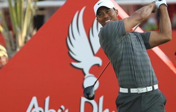 Tiger Woods está a un paso de gana el Campeonato de Abu Dabi