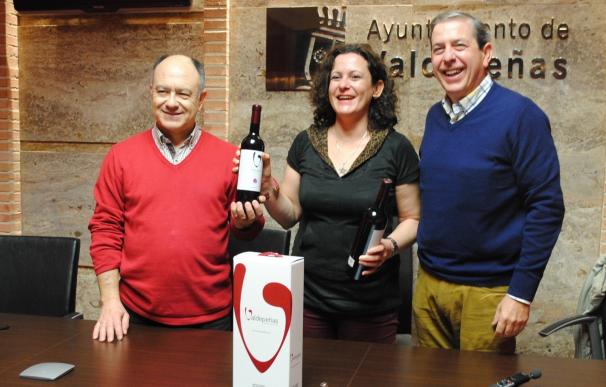 María Pilar González, vecina de Valdepeñas (Ciudad Real), agraciada con el premio 'Su peso en vino'