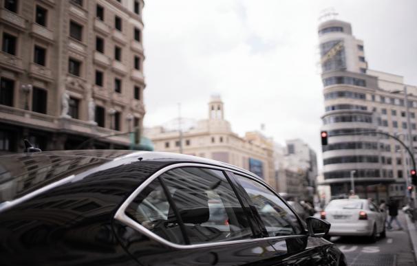 Coches de alquiler con conductor recurren decreto para poder circular por Madrid Centro en episodio 3 de contaminación