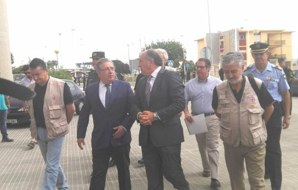Zoido alerta de la "actitud violenta" de los asaltantes de la valla fronteriza de Ceuta