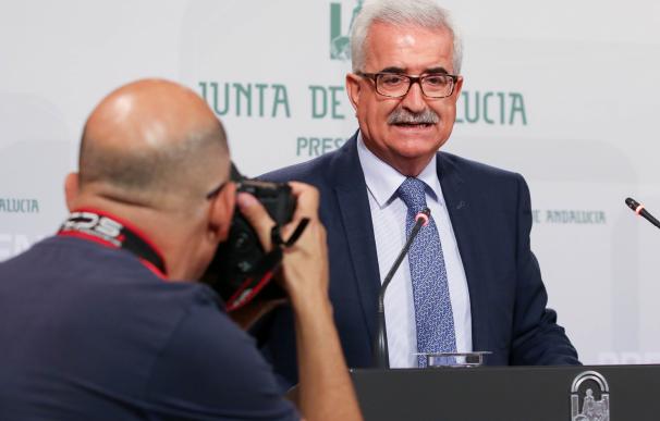 Junta urge a Moreno a "torcer el brazo" al Gobierno sobre las 35 horas para tener "buenas noticias" en septiembre