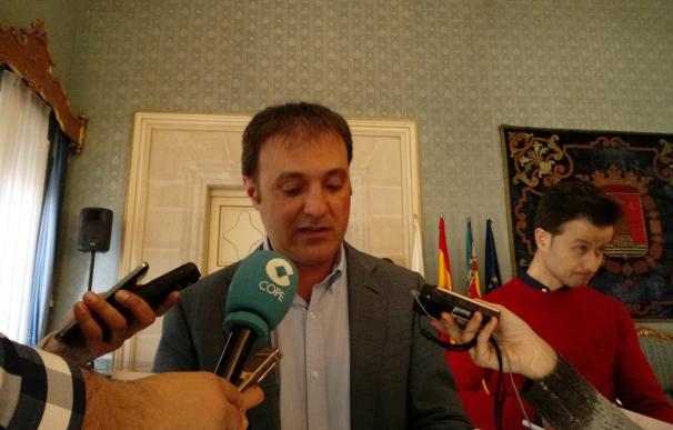 El Ayuntamiento aprueba el pago de 740.000 euros más a contratas fuera de contrato que ofrece Enrique Ortiz