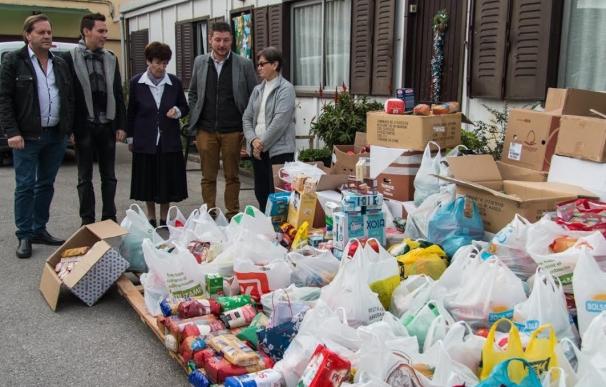 El Hogar del Transeúnte recibe los 2.400 kilos de comida de la Carrera Solidaria de Navidad