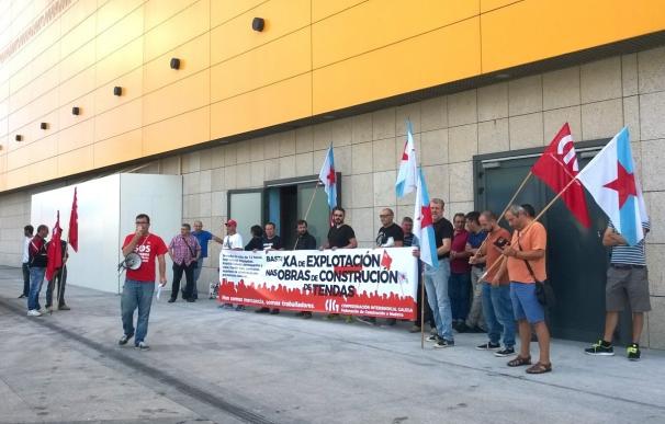 La CIG denuncia situaciones de "explotación laboral" en obras ante una tienda de Zara en A Coruña