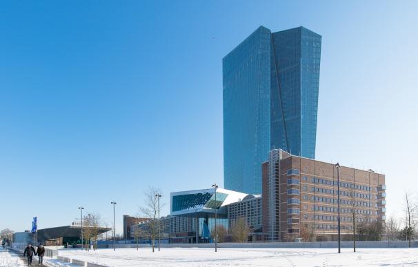 El Banco Central Europeo recomienda a los gobiernos de la zona euro invertir más en salud y educación
