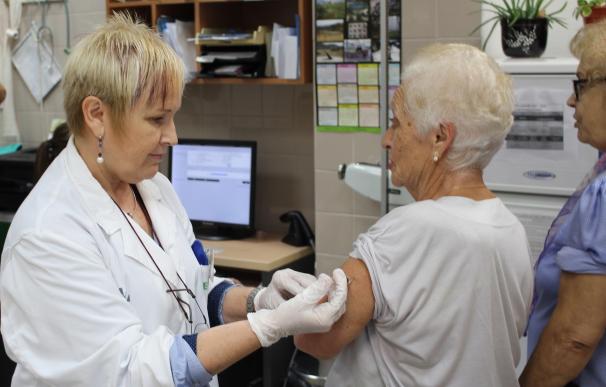 Sanidad tramita la adquisición de más de 750.000 vacunas para hacer frente a la gripe en invierno