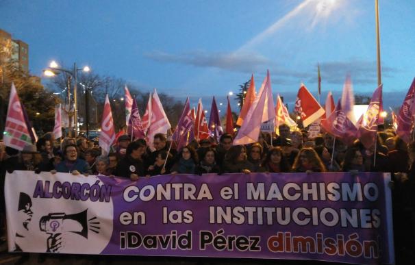 Centenares de personas se manifiestan para pedir la dimisión del alcalde de Alcorcón