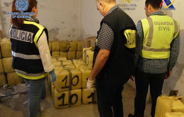 Detenidas 7 personas por tráfico de drogas e intervenidas tres toneladas de hachís en registros en Granada y Cartagena