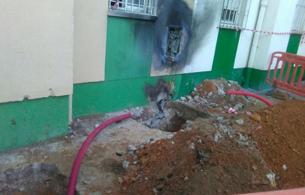 IU alerta de "chapuzas intolerables" en el Polígono Sur tras salir ardiendo una caja de conexión eléctrica