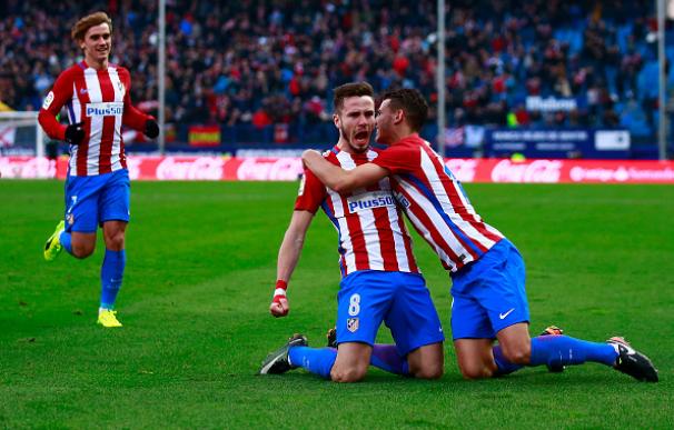 Saúl celebra con Lucas su gol a Las Palmas