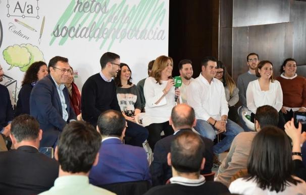 Susana Díaz dice que en el PSOE "no quieren estar en las pancartas sino en las soluciones"