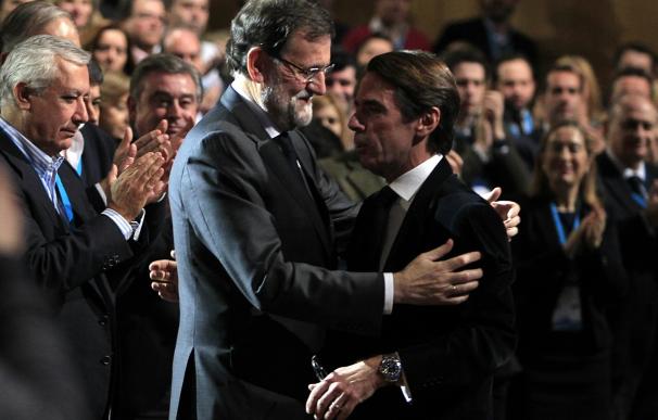 Aznar comunica a Rajoy su renuncia a ser presidente de honor del PP y no participará en el congreso del partido