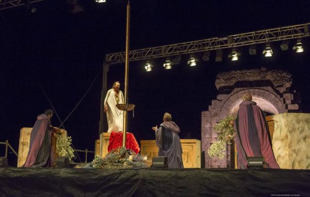 La ciudad romana de Cáparra llena de magia la representación de 'Edipo Rey' en el marco del Festival de Mérida