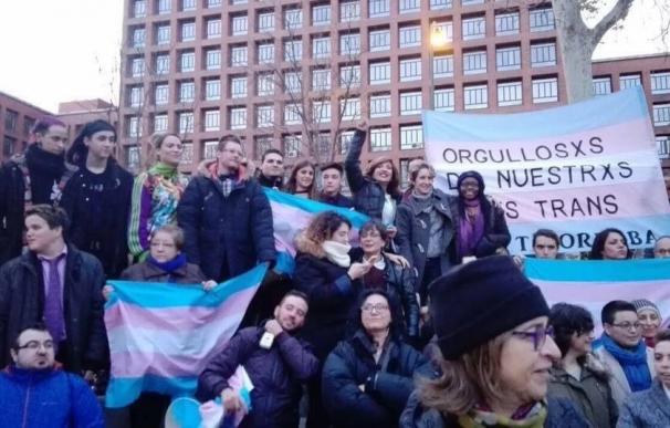 Transexuales piden al PSOE que retire una propuesta que mantiene la segregación del colectivo para su atención médica