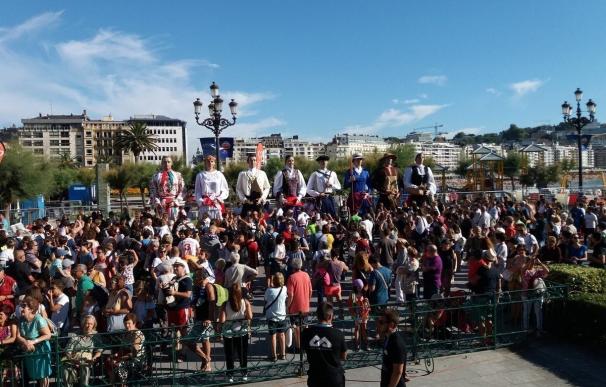 La Escolanía Easo y el grupo de danza Kresala protagonizan el cañonazo de la Semana Grande de San Sebastián