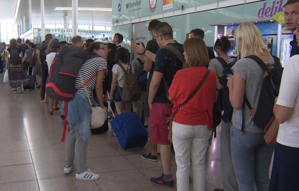 El Aeropuerto de El Prat no registra largas colas en la tarde del primer día de huelga oficial