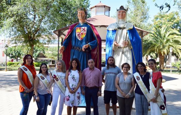 Dos figuras "gigantes" de Alfonso X y su esposa desfilarán el 14 de agosto por Ciudad Real para inaugurar sus fiestas