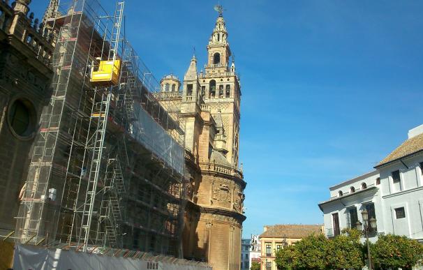 La Catedral cierra un "intenso" año de obras de conservación y actuará en 2017 en la "epidermis" de la Giralda