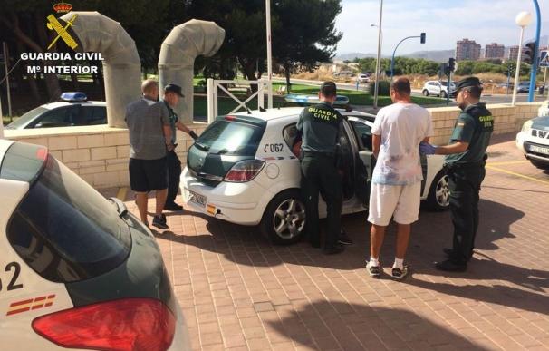 Tres detenidos en El Campello por robar el bolso de un tirón a una turista francesa de 83 años