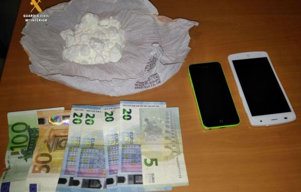 Guardia Civil de Albacete detiene a un vecino de Badajoz que ocultaba en su vehículo 102,5 gramos de cocaína
