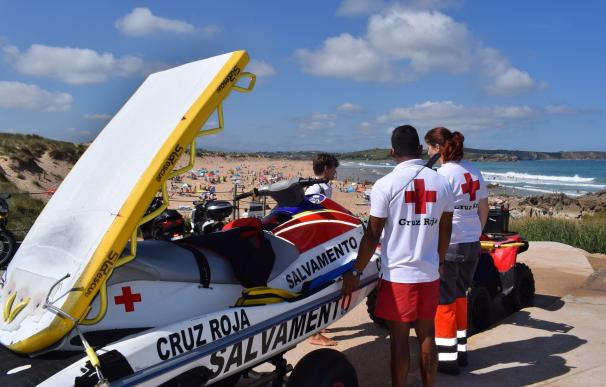 Cruz Roja ha realizado 24 rescates y 262 asistencias en las playas
