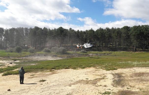 Un helicóptero de la Guardia Civil se suma a las labores de búsqueda de un joven en el pantano de Soria