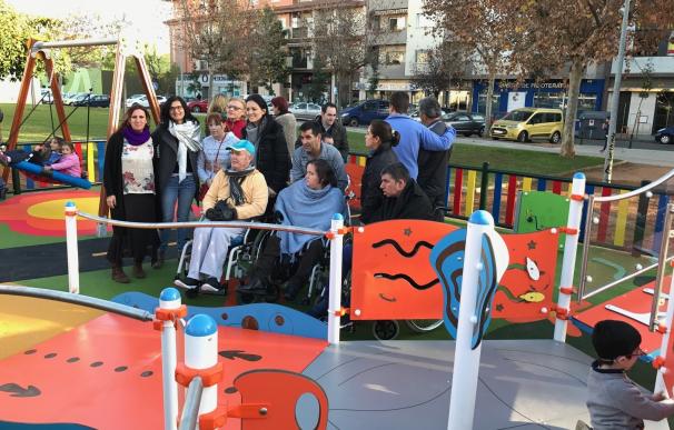 Córdoba inaugura un parque infantil inclusivo tras una inversión de más de 43.000 euros