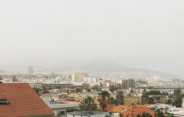 Los termómetros mantienen las altas temperaturas en Canarias, que continúa en aviso por calor