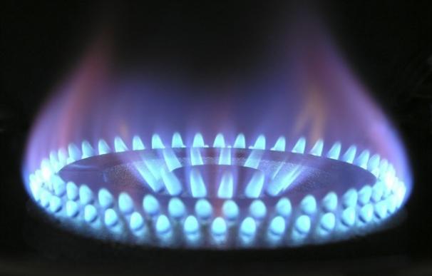 El gas natural subirá un 3,5% en enero por la subida de la materia prima