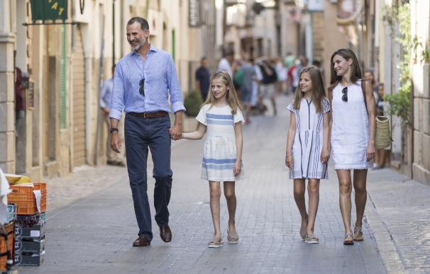 Los Reyes Felipe y Letizia se despiden de Mallorca con una visita cultural y baño de masas