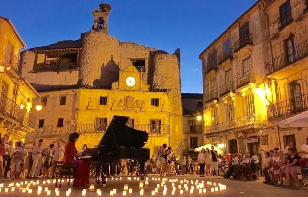 La 'Noche en Blanco y Negro' supera todas las "expectativas" y llena Sepúlveda (Segovia) de música de piano y de gente